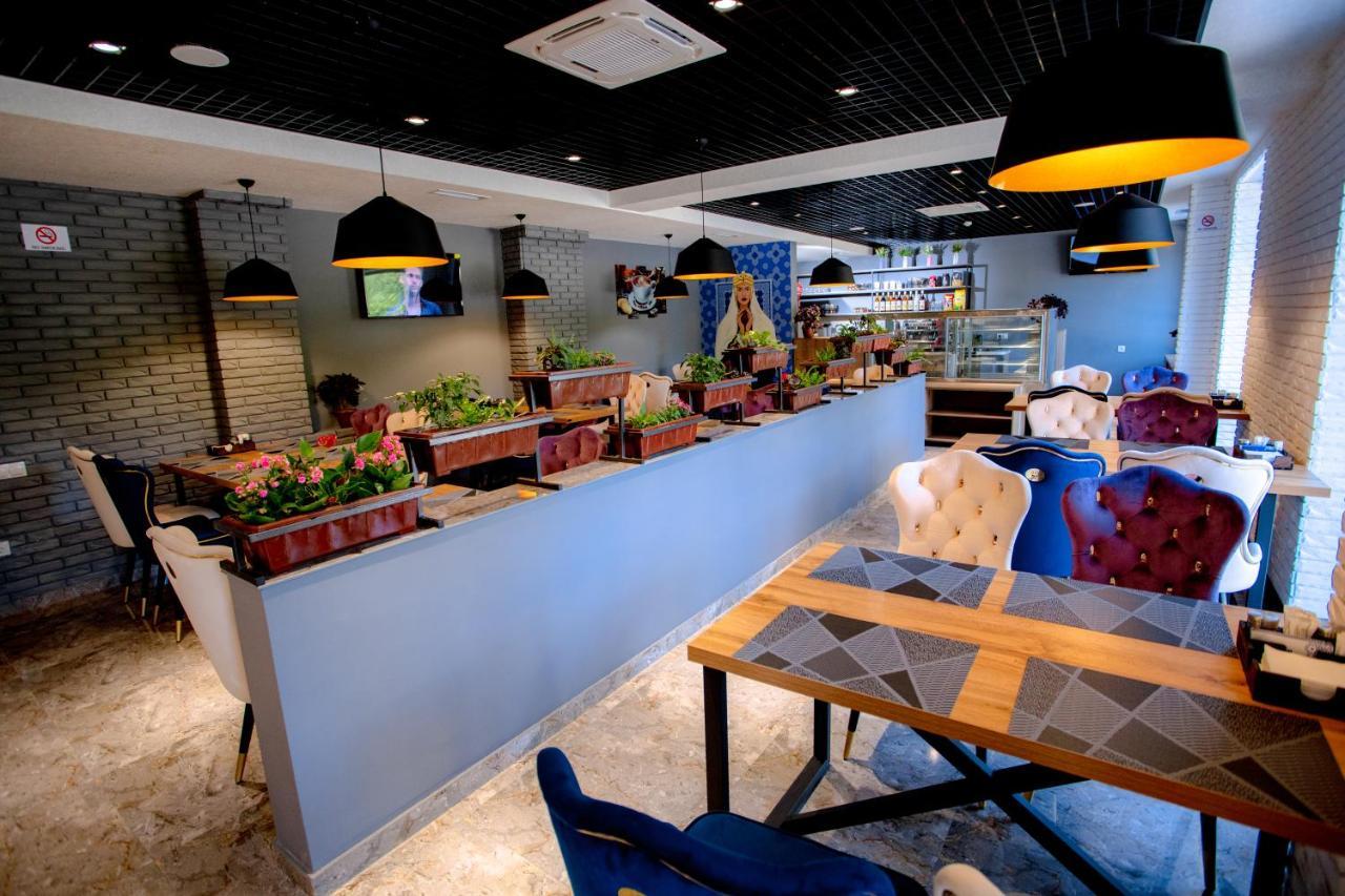 Sharaf Hotel Tashkent Esterno foto