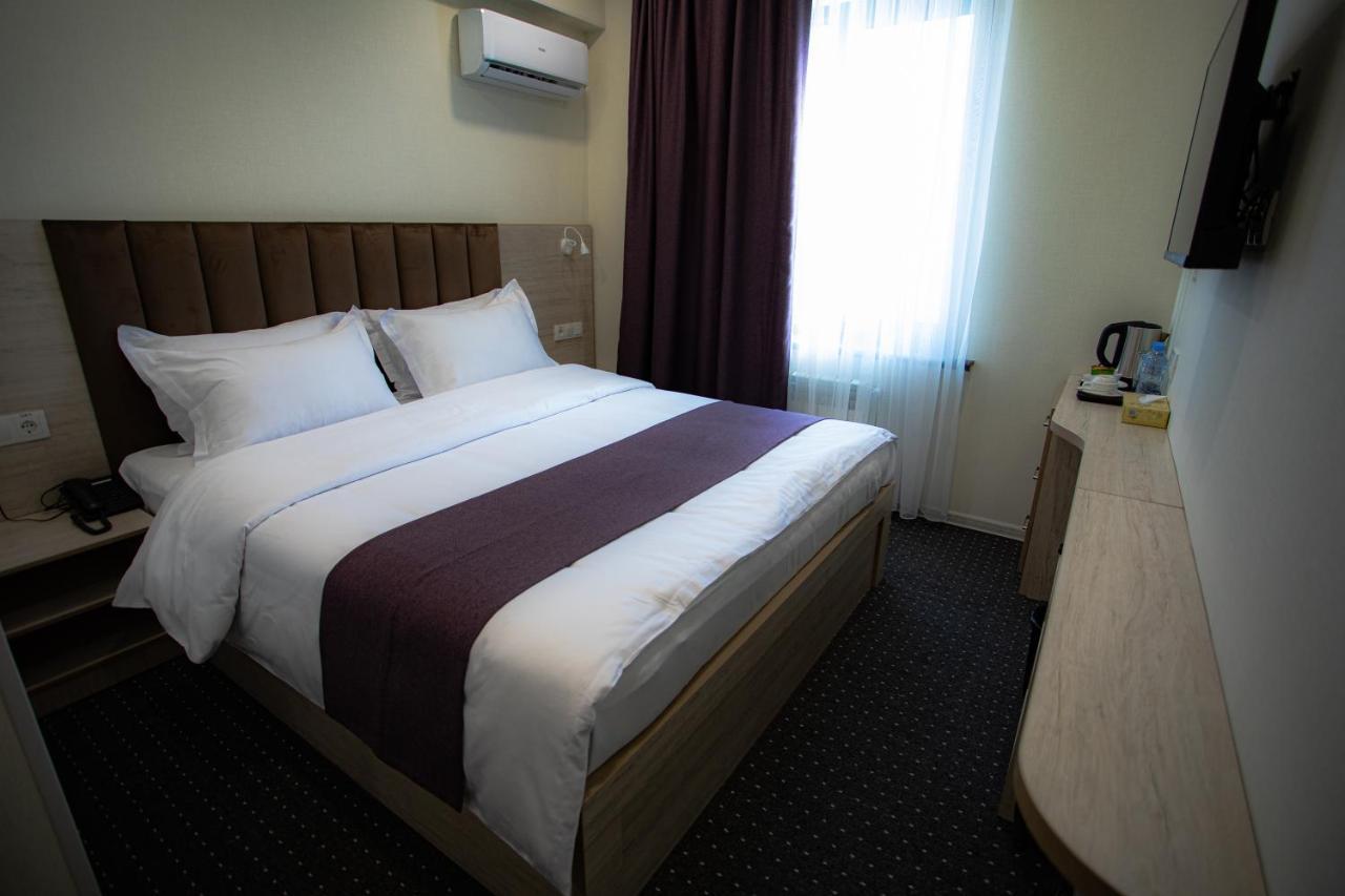 Sharaf Hotel Tashkent Esterno foto