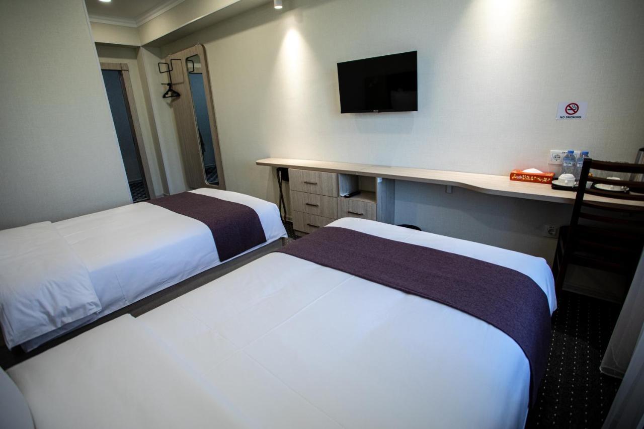 Sharaf Hotel Tashkent Esterno foto