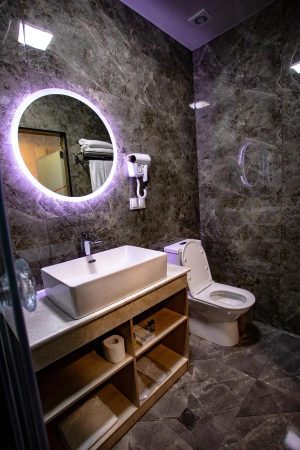 Sharaf Hotel Tashkent Esterno foto