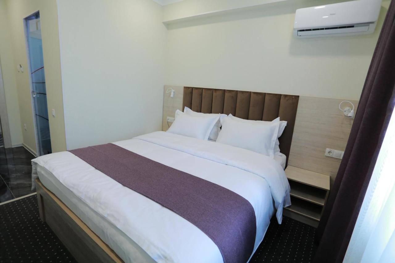 Sharaf Hotel Tashkent Esterno foto