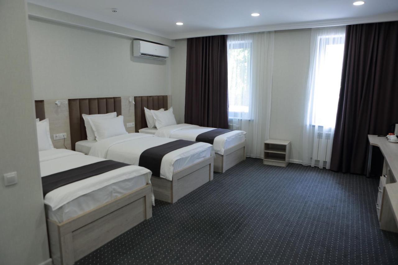 Sharaf Hotel Tashkent Esterno foto