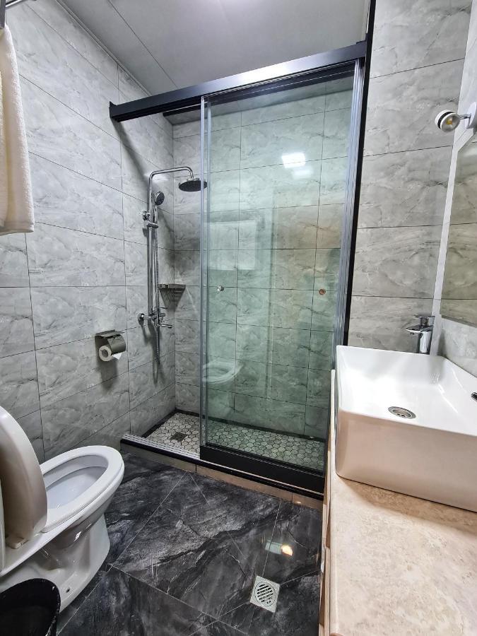 Sharaf Hotel Tashkent Esterno foto