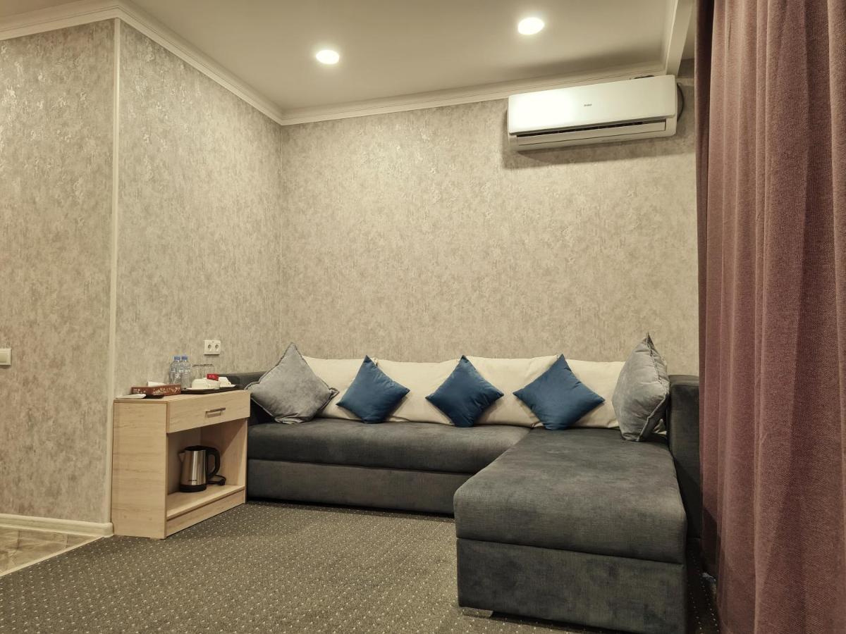 Sharaf Hotel Tashkent Esterno foto