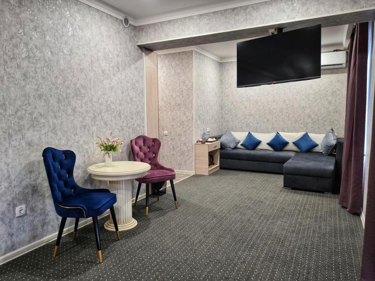 Sharaf Hotel Tashkent Esterno foto